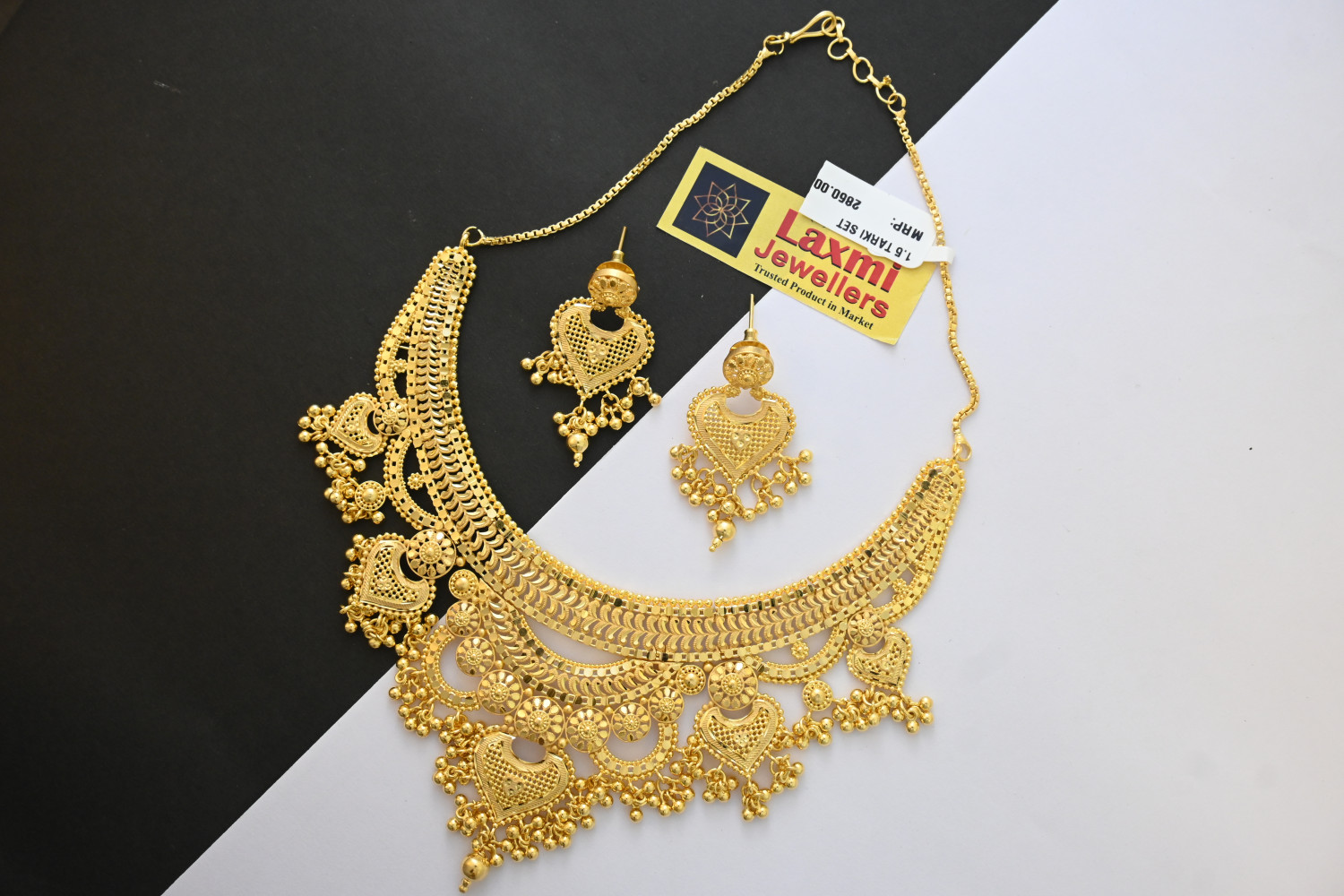 NECKLACE