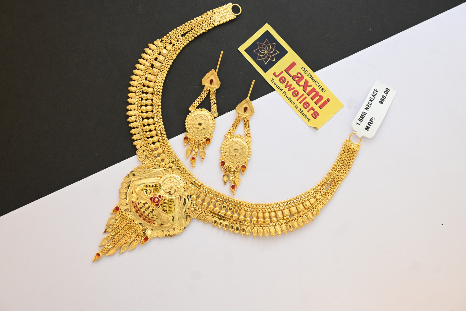 NECKLACE