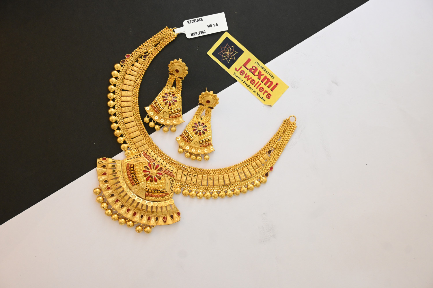NECKLACE