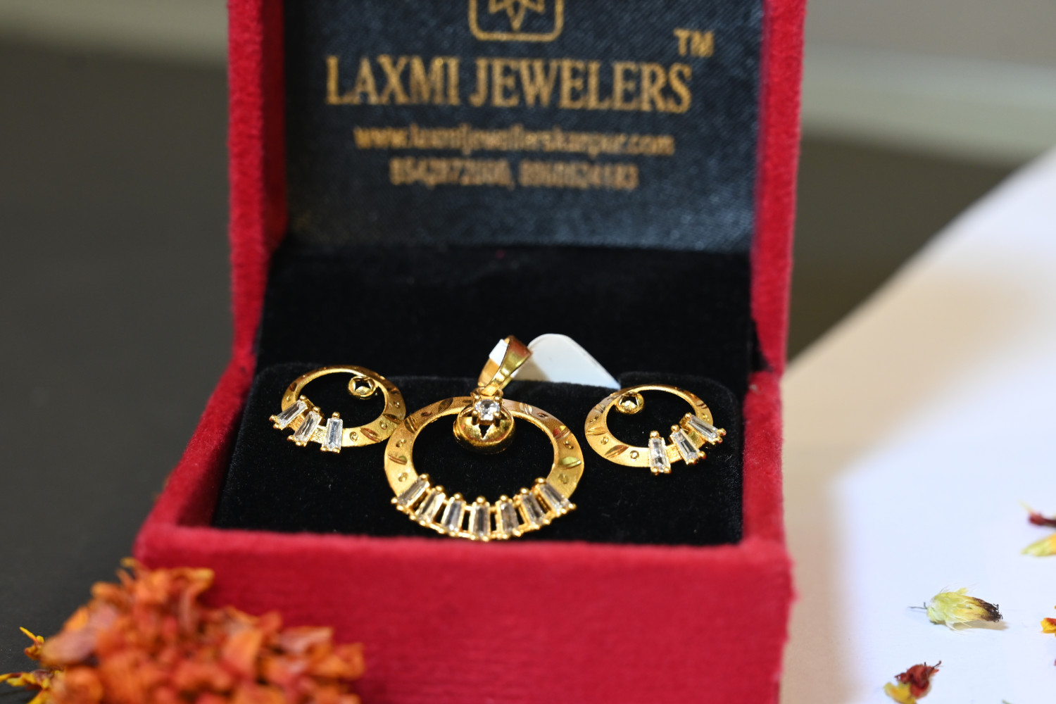 PENDENT SET