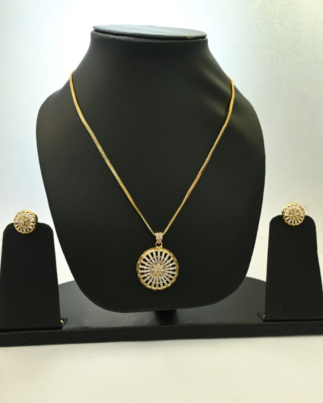CHAIN WITH PENDENT