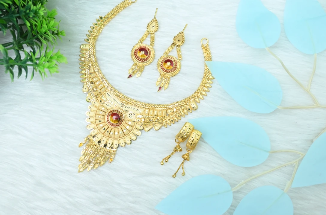 free bali with necklace