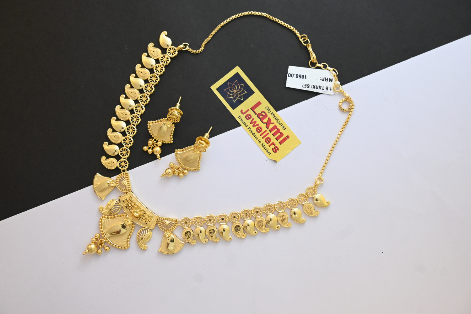 NECKLACE
